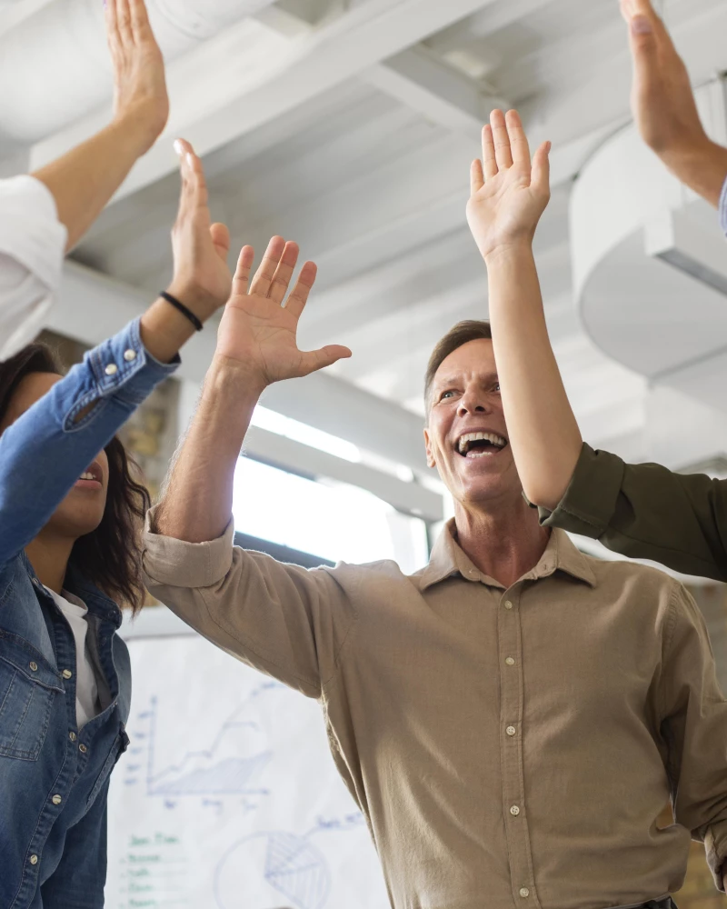 Ambtenaren die ondersteund worden door consultants en trainers en tevreden zijn met de resultaten van het verbeterproject
